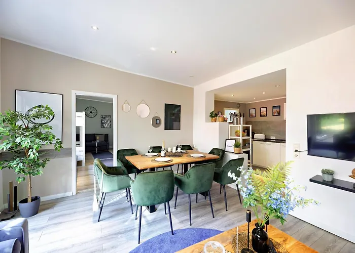 Peaceful City Garden Apartment